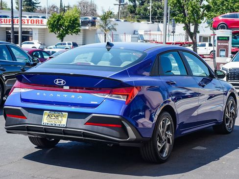 Certified 2025 Hyundai Elantra Hybrid FWD image 4