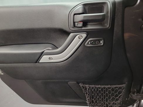 Used 2014 Jeep Wrangler Unlimited Rubicon w/ Connectivity Group image 21