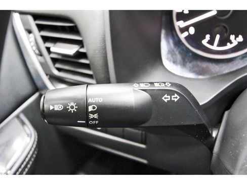 Used 2025 Nissan Rogue SV FWD image 15