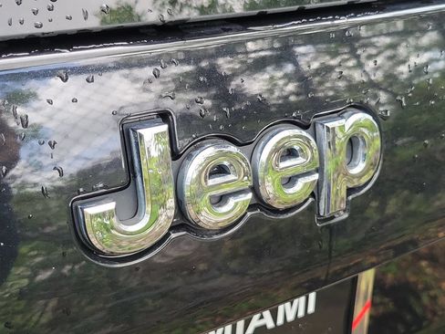 Used 2019 Jeep Cherokee Limited AWD/4WD image 15