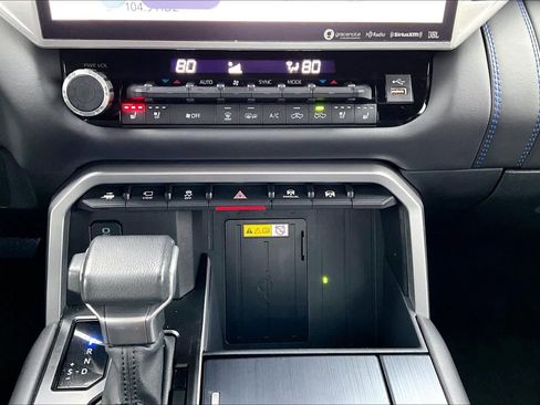 Used 2023 Toyota Tundra Platinum image 33