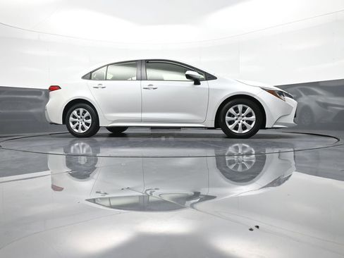 Certified 2022 Toyota Corolla LE FWD image 28