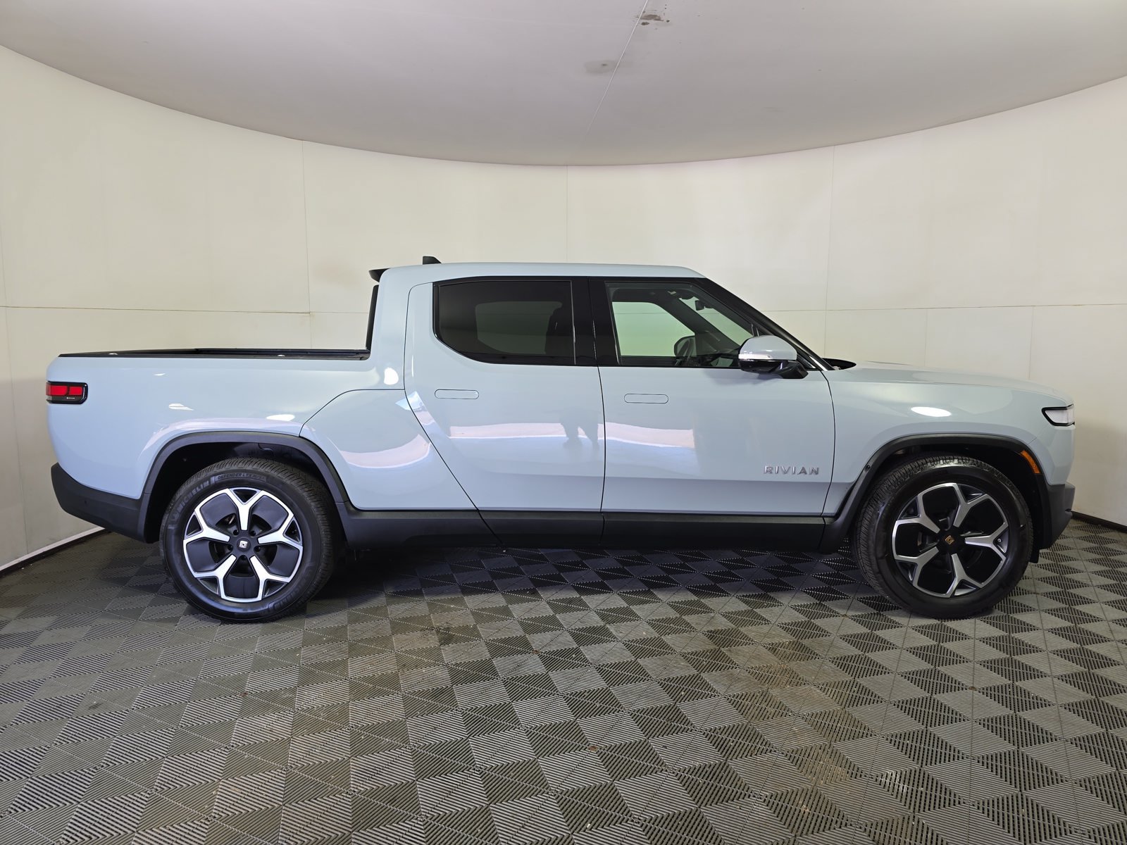 Used 2023 Rivian R1T Adventure Dual AWD/4WD image 6
