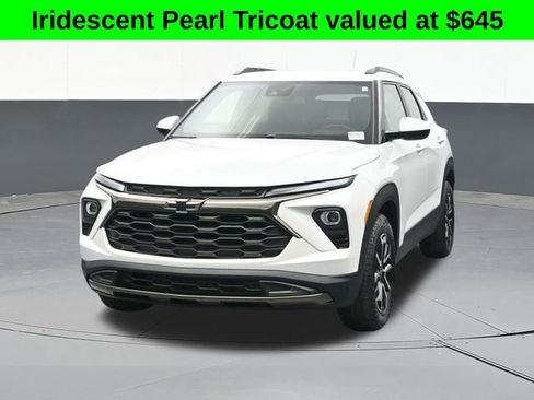 Used 2025 Chevrolet TrailBlazer ACTIV FWD image 2