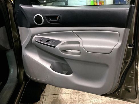 Used 2013 Toyota Tacoma 4x4 Double Cab image 22