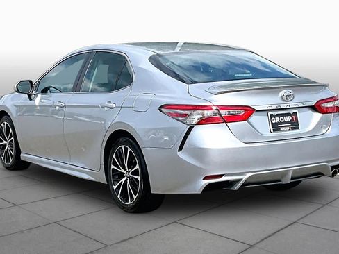 Used 2018 Toyota Camry SE FWD image 11