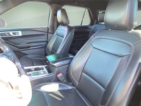 Used 2020 Ford Explorer XLT w/ Equipment Group 202A AWD/4WD image 24