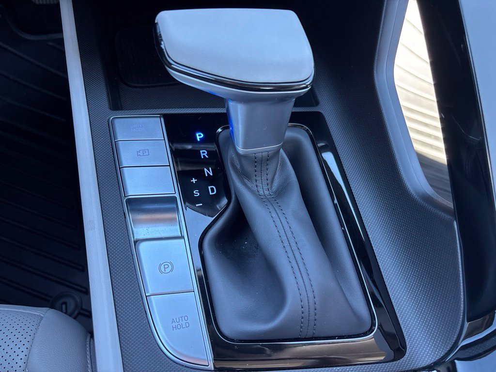 Certified 2025 Hyundai Elantra Limited FWD image 29