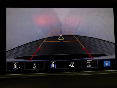 Used 2021 GMC Yukon Denali w/ Denali Premium Package image 32