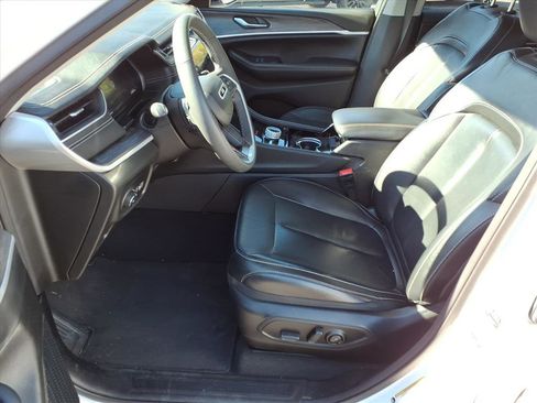 Used 2023 Jeep Grand Cherokee Limited w/ Black Appearance Package image 5