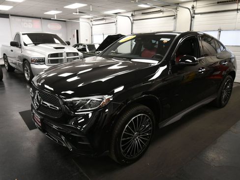 Used 2025 Mercedes-Benz GLC 300 4MATIC image 4