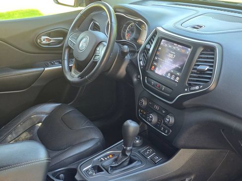 Used 2021 Jeep Cherokee Latitude Lux w/ Sun & Sound Group AWD/4WD image 20