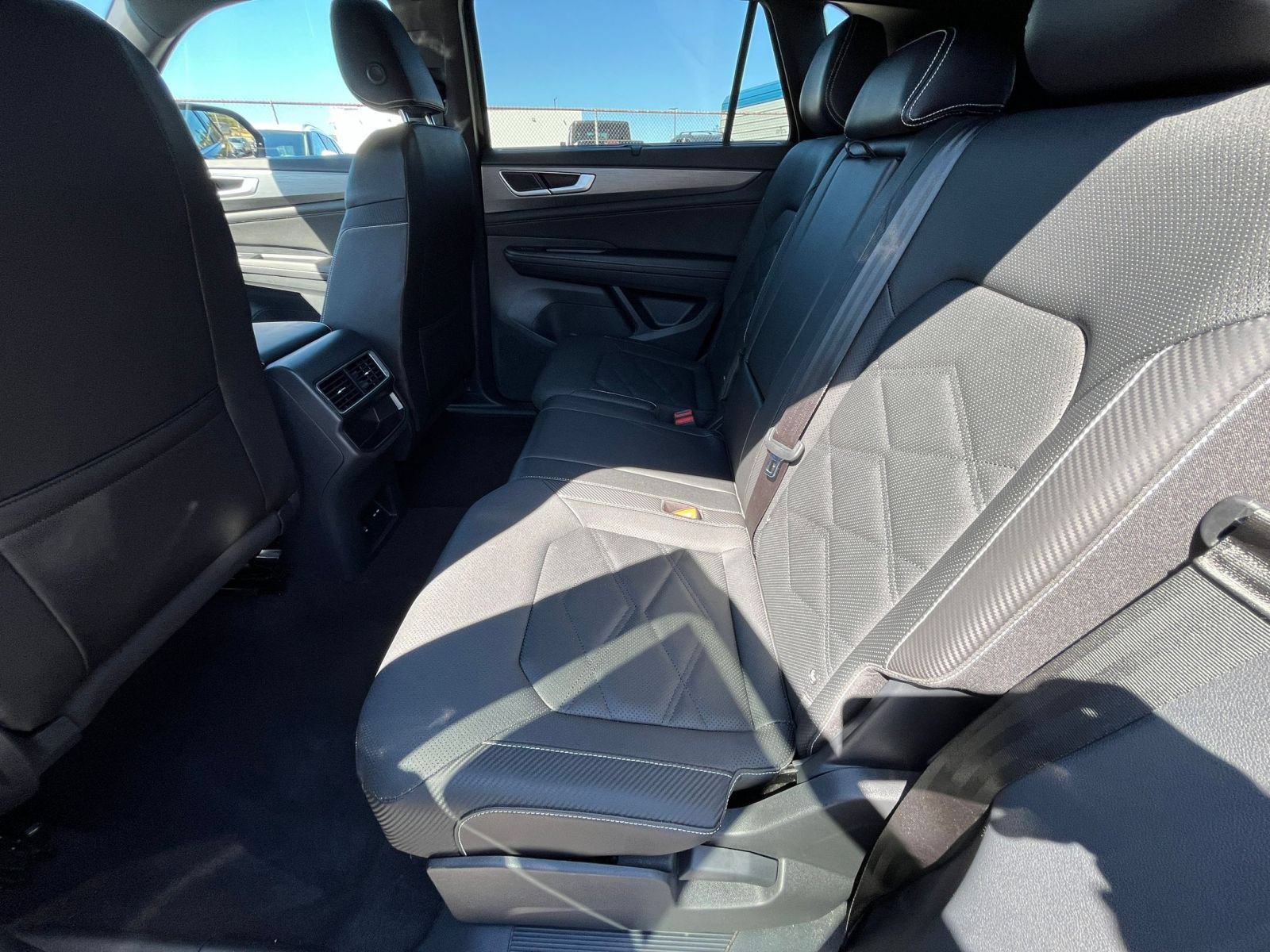 Used 2025 Volkswagen Atlas Cross Sport SE AWD/4WD image 27