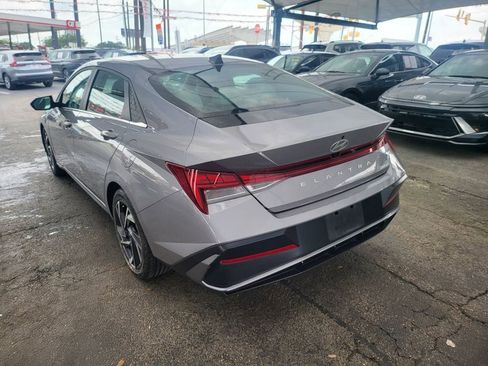 Used 2025 Hyundai Elantra Limited FWD image 9