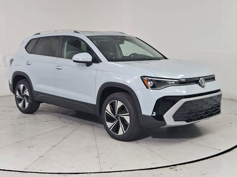 New 2026 Volkswagen Taos SE AWD/4WD image 8