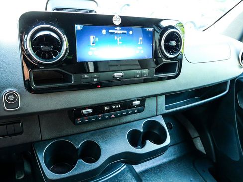 Used 2025 Mercedes-Benz Sprinter 2500 image 12
