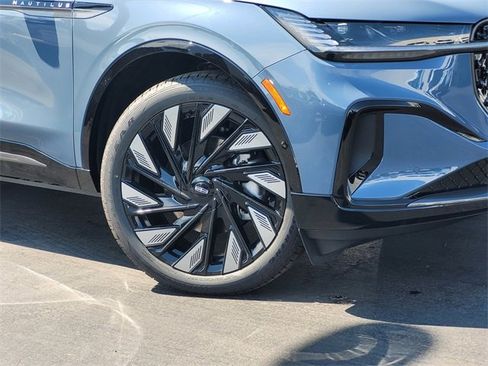 New 2026 Lincoln Nautilus Reserve w/ Jet Appearance Package image 2