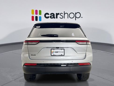 Used 2023 Jeep Grand Cherokee Altitude AWD/4WD image 4