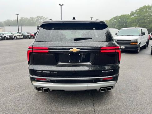 Used 2024 Chevrolet Traverse RS image 7