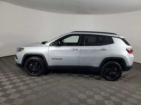 Used 2025 Jeep Compass Latitude w/ Altitude Special Edition image 7