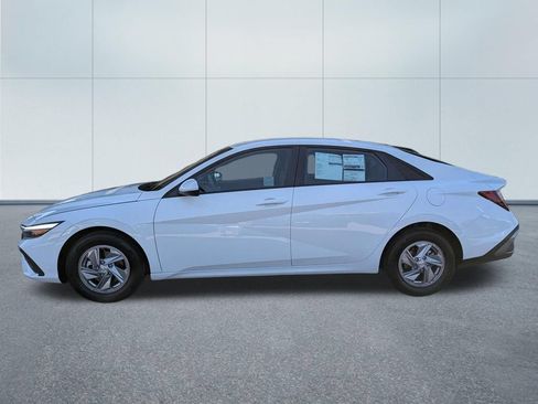 New 2026 Hyundai Elantra SE FWD image 3