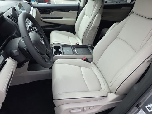 New 2026 Honda Odyssey Touring image 15
