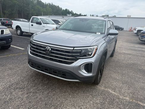Used 2024 Volkswagen Atlas SE FWD image 3