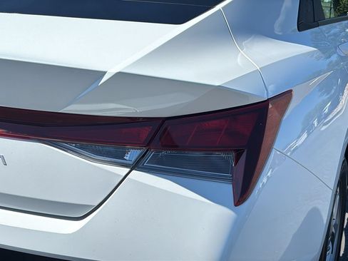Certified 2025 Hyundai Elantra SE FWD image 13