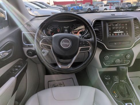 Used 2020 Jeep Cherokee Latitude Plus w/ Comfort/Convenience Group image 13