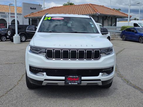 Used 2024 Jeep Wagoneer L Series II RWD image 2