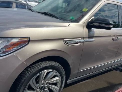 Used 2019 Lincoln Navigator L Reserve AWD/4WD image 2