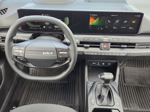 Used 2025 Kia K4 LXS image 31