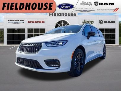 New 2026 Chrysler Pacifica Select w/ S Appearance Package