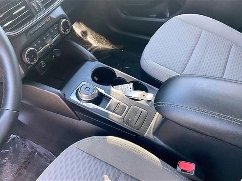 Used 2022 Ford Escape SE w/ SE Sport Appearance Package image 15