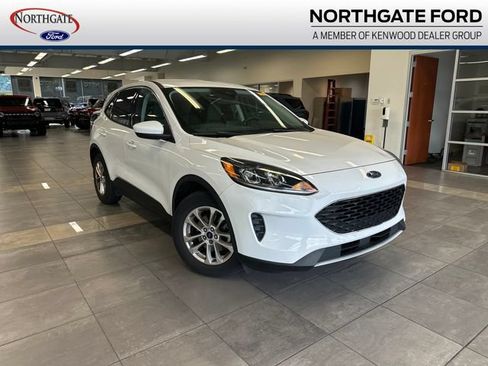 Used 2021 Ford Escape SE FWD image 1