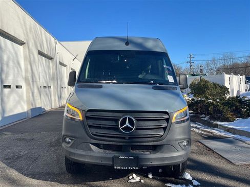 Used 2024 Mercedes-Benz Sprinter 2500 image 2