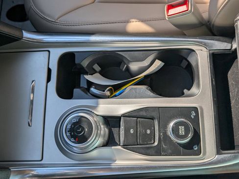 Used 2022 Ford Explorer XLT w/ Equipment Group 202A image 24