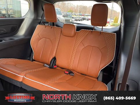 New 2026 Chrysler Pacifica Pinnacle FWD image 17
