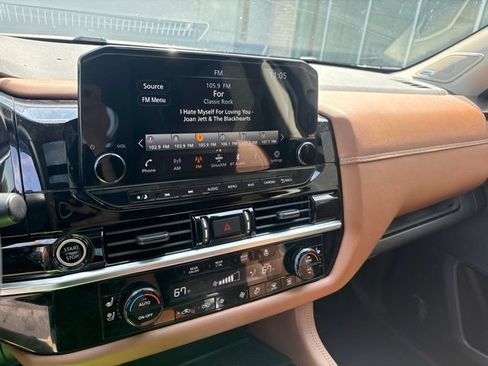 Used 2023 Nissan Pathfinder Platinum AWD/4WD image 43