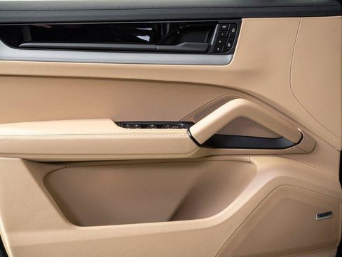 Certified 2026 Porsche Cayenne Coupe AWD/4WD image 6