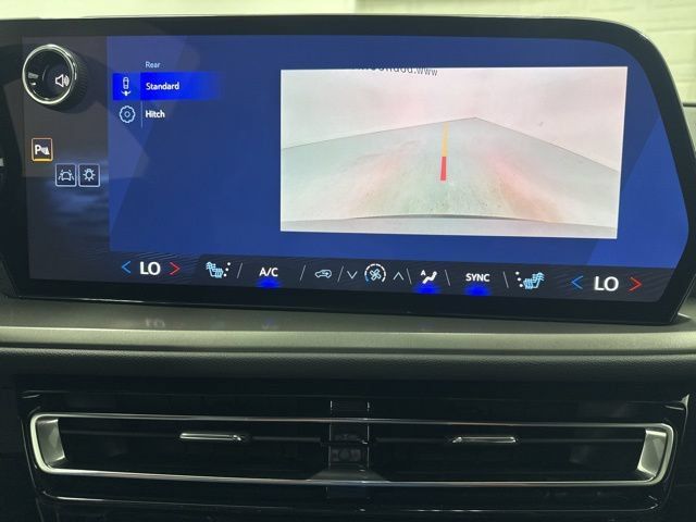 Used 2026 Chevrolet Traverse LT FWD image 17