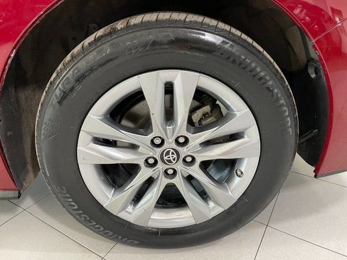 Used 2021 Toyota Sienna Limited image 13