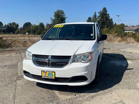 Used 2017 Dodge Grand Caravan SE w/ Power Window Group image 3