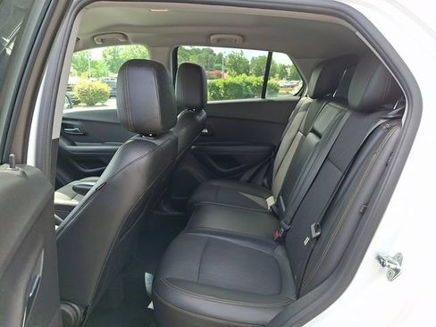 Used 2020 Chevrolet Trax LT w/ LT Convenience Package FWD image 12
