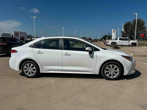 Certified 2025 Toyota Corolla LE FWD image 2