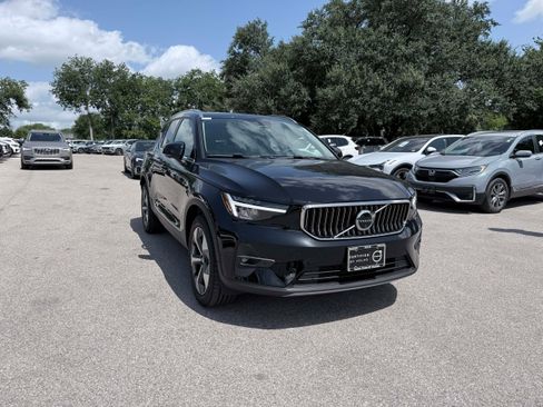 Certified 2025 Volvo XC40 B5 Plus AWD/4WD image 6