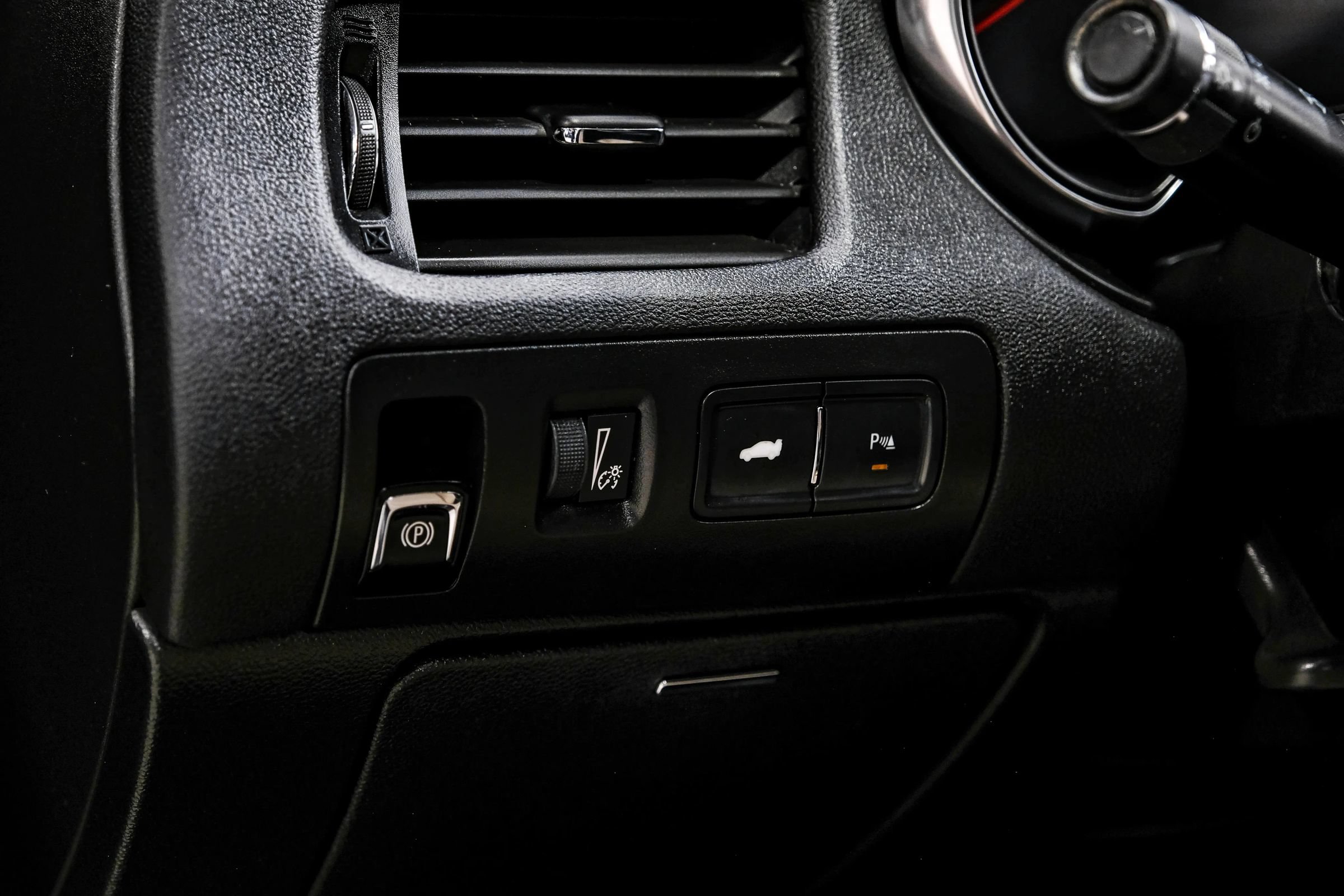 Used 2018 Chevrolet Impala Premier FWD image 30