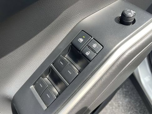 Used 2020 Toyota Highlander XLE FWD image 13
