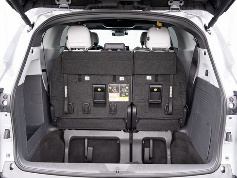 Used 2024 Toyota Sienna XSE image 33