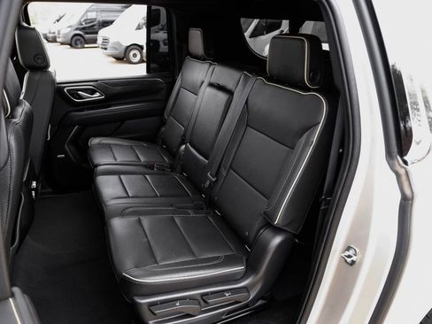 Used 2021 GMC Yukon XL SLT w/ SLT Premium Package image 38